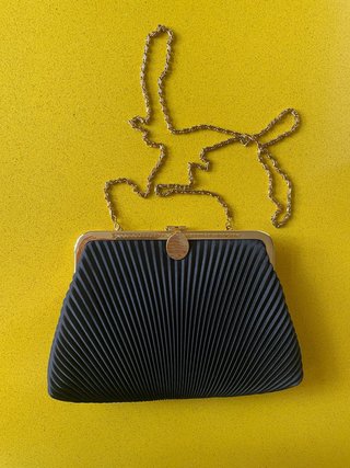 Bolso de fiesta negro y dorado