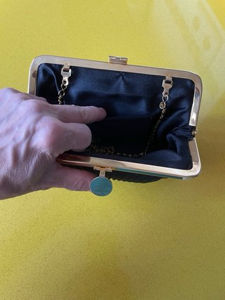 Bolso de fiesta negro y dorado