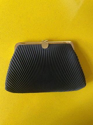 Bolso de fiesta negro y dorado