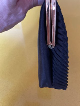 Bolso de fiesta negro y dorado