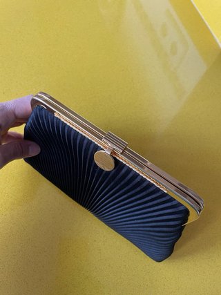 Bolso de fiesta negro y dorado