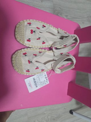 Alpargatas Zara Niña Cerezas Talla 26