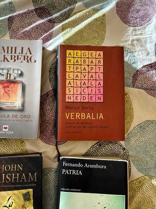 6 lotes de libros best seller impecables.