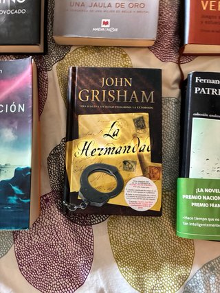 6 lotes de libros best seller impecables.
