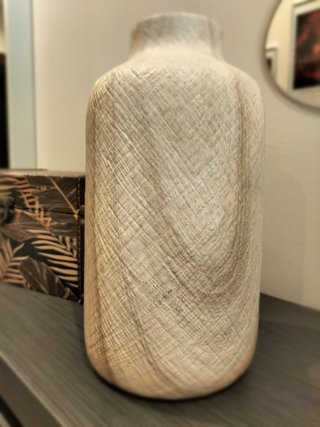 Jarrón decorativo beige madera