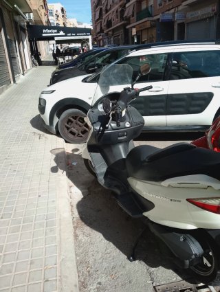 Bajada de precio Suzuki Burgman UH 125 2011 Blanca