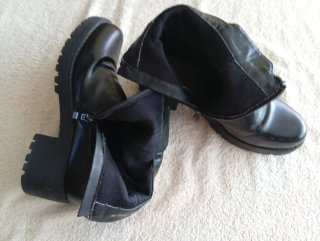 Botines negros con hebillas