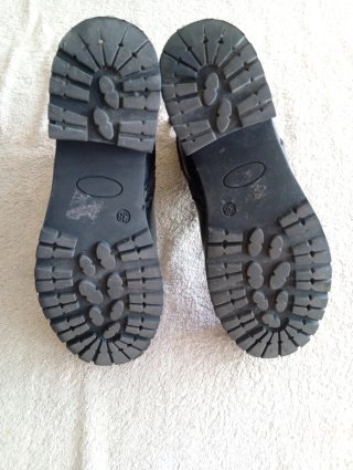 Botines negros con hebillas