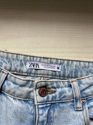 Jeans Mom Fit Zara chiari