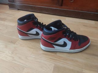 Nike Air Jordan 1 Mid Chicago