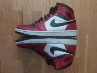 Nike Air Jordan 1 Mid Chicago