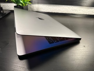 MacBook Pro 13” 2019 / Buono stato / 85% / ESP