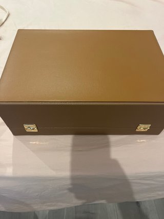 Joyero organizador beige y marrón