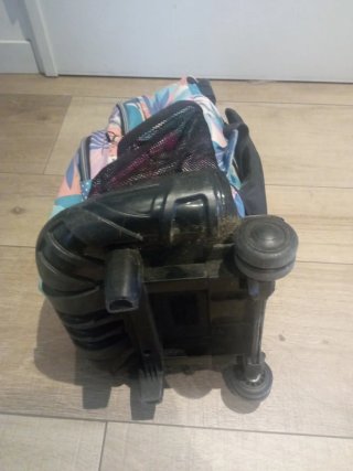 Mochila con ruedas y estampado floral