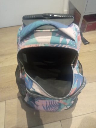Mochila con ruedas y estampado floral