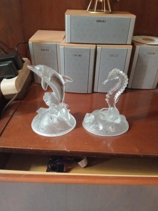 Pareja figuras cristal delfín y caballito mar