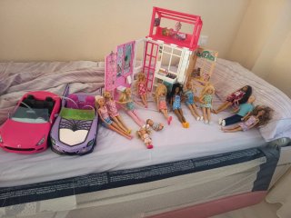 Conjunto Barbie: Casa, Coche Rosa y Muñecas