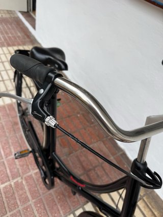Bicicleta urbana negra piñón fijo Freno en pedales