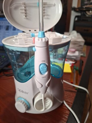 Irigator Bucal Apiker Azul y Blanco