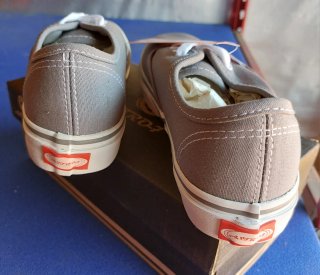Zapatillas ASTRO-7 Talla 38 Nuevas