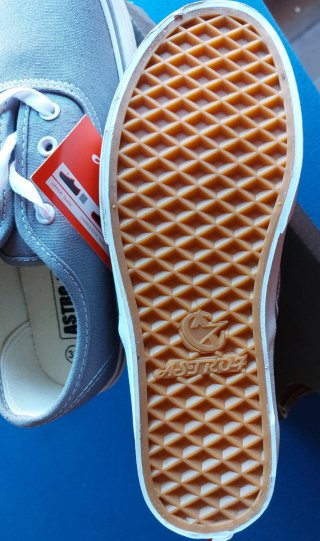 Zapatillas ASTRO-7 Talla 38 Nuevas