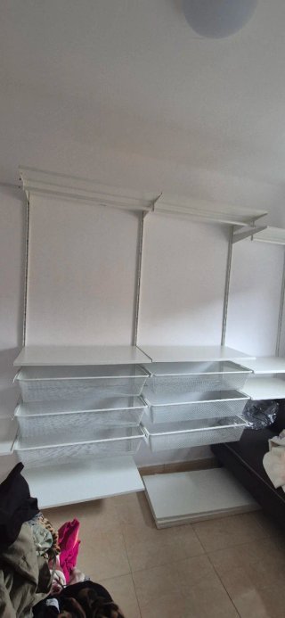 Vestidor modular blanco Ikea.