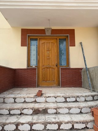 Puerta madera con vidrieras