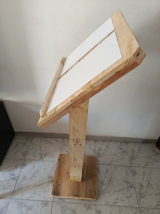 Atril madera hostelería