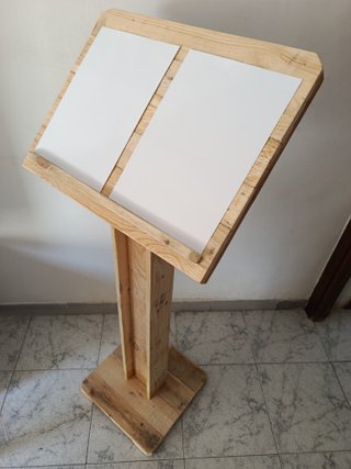 Atril madera hostelería