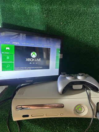Lote Xbox 360: Consola, Mandos y Accesorios