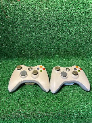Lote Xbox 360: Consola, Mandos y Accesorios