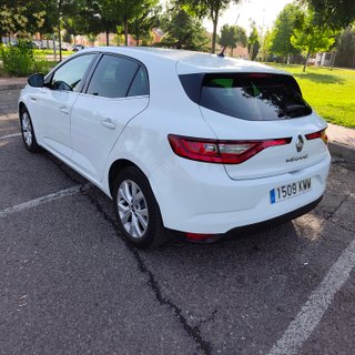 RENAULT MEGANE AÑO 2018 LIMITE 1.2 PEGATINA C