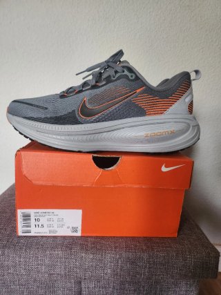 Nike Vomero 18 Talla 44 Gris Naranja