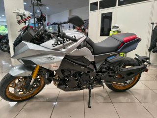 Suzuki Katana Plata y Roja