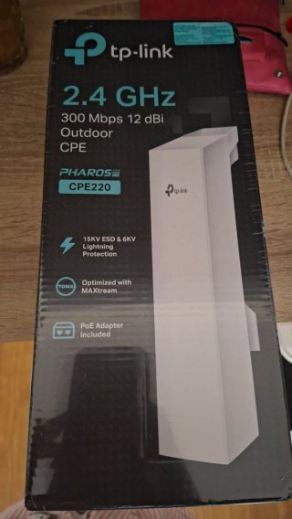 TP-Link CPE220 2.4 GHz Outdoor CPE