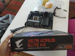 Placa Base X670 AORUS ELITE AX dañada falta in pin