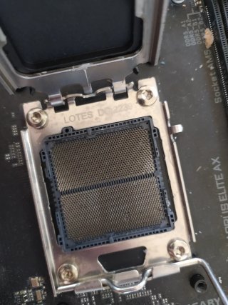 Placa Base X670 AORUS ELITE AX dañada falta in pin