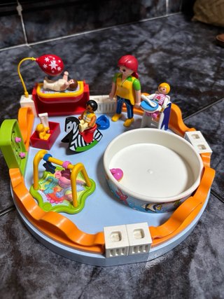 Guardería Playmobil con figuras