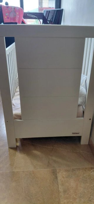 Cuna de madera blanca marca TRAMA