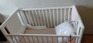 Cuna de madera blanca marca TRAMA