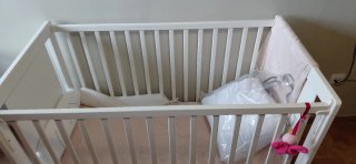 Cuna de madera blanca marca TRAMA