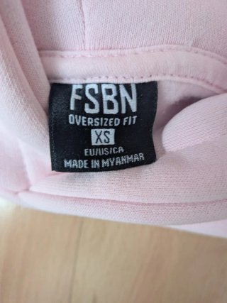 Sudadera básica rosa con capucha