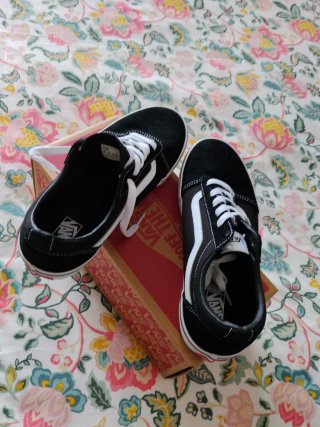 Zapatillas Vans Negras y Blancas