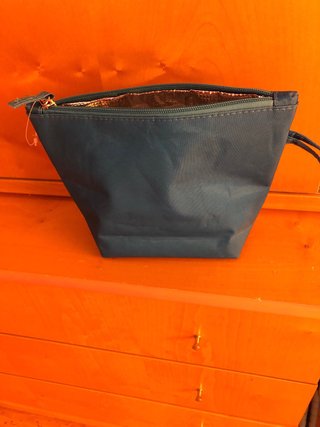 Neceser termo azul con diseño de chica y gaviotas