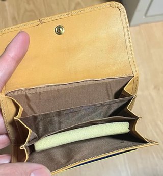 Monedero piel sintética beige flor