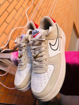 Nike Air Force 1 Beige y Blanco