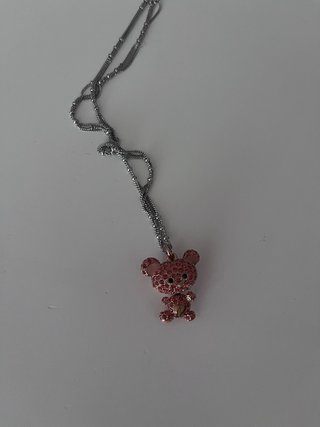 Collar Guess Oso Rosa y Cadena Plateada
