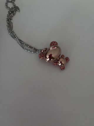 Collar Guess Oso Rosa y Cadena Plateada