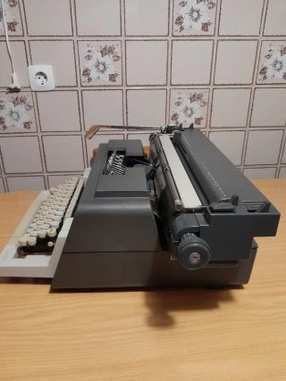 Máquina de escribir Olivetti Línea 98
