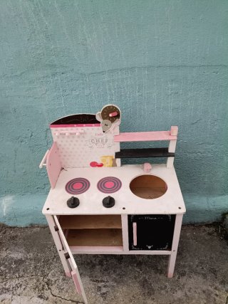 Cocina infantil de madera